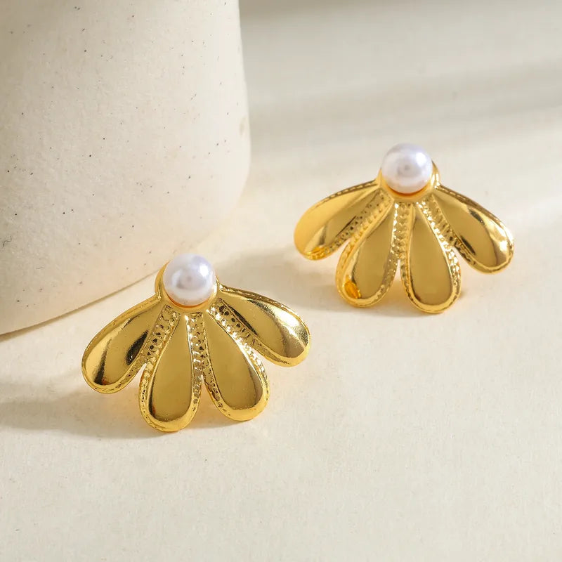 18K Gold Plated 304 Stainless Steel Vacuum Electroplating (Fired) Artificial Pearl Fan-shaped Casual Simple Style Earrings