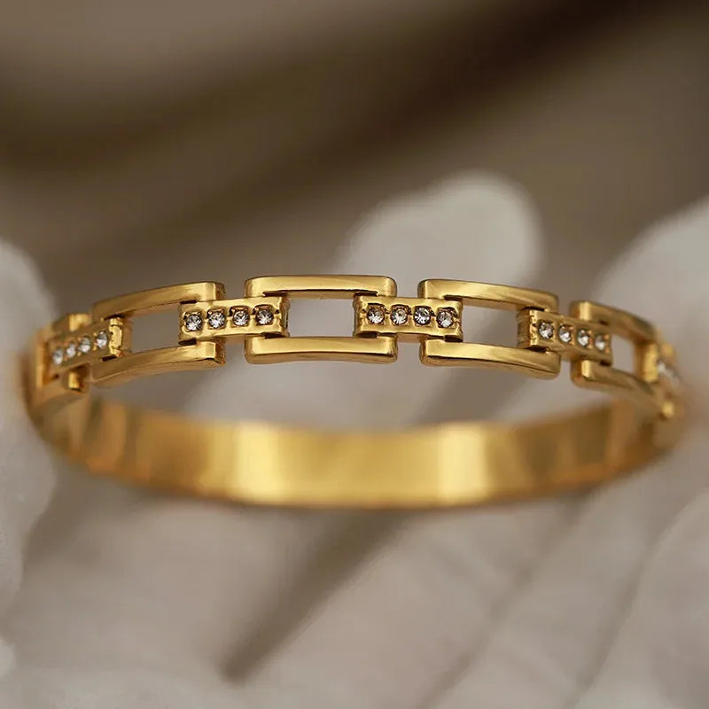 Elegant Women's Bracelet With Brick Design Hollow Out Iron Chain Clasp Titanium Steel Vacuum Plated 18K Gold With Zirconia Stones