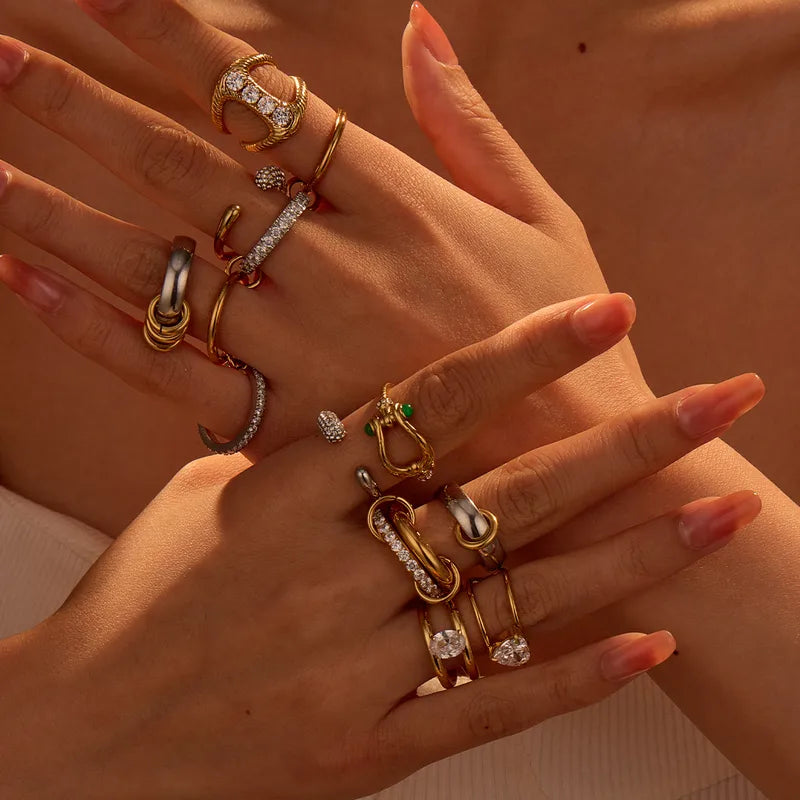 Fashionable Multi-Circle Stacked Stainless Steel Rings Gold Plated 18K Stylish Metal Feeling Rings For Women Casual Wear