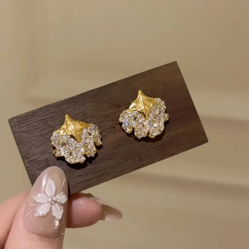 French Style Gold Maple Leaf Earrings Women Luxury Vintage Embedded Full Diamond Ginkgo Leaf Studs Heavy Duty Elegant High-End Ear Jewelry