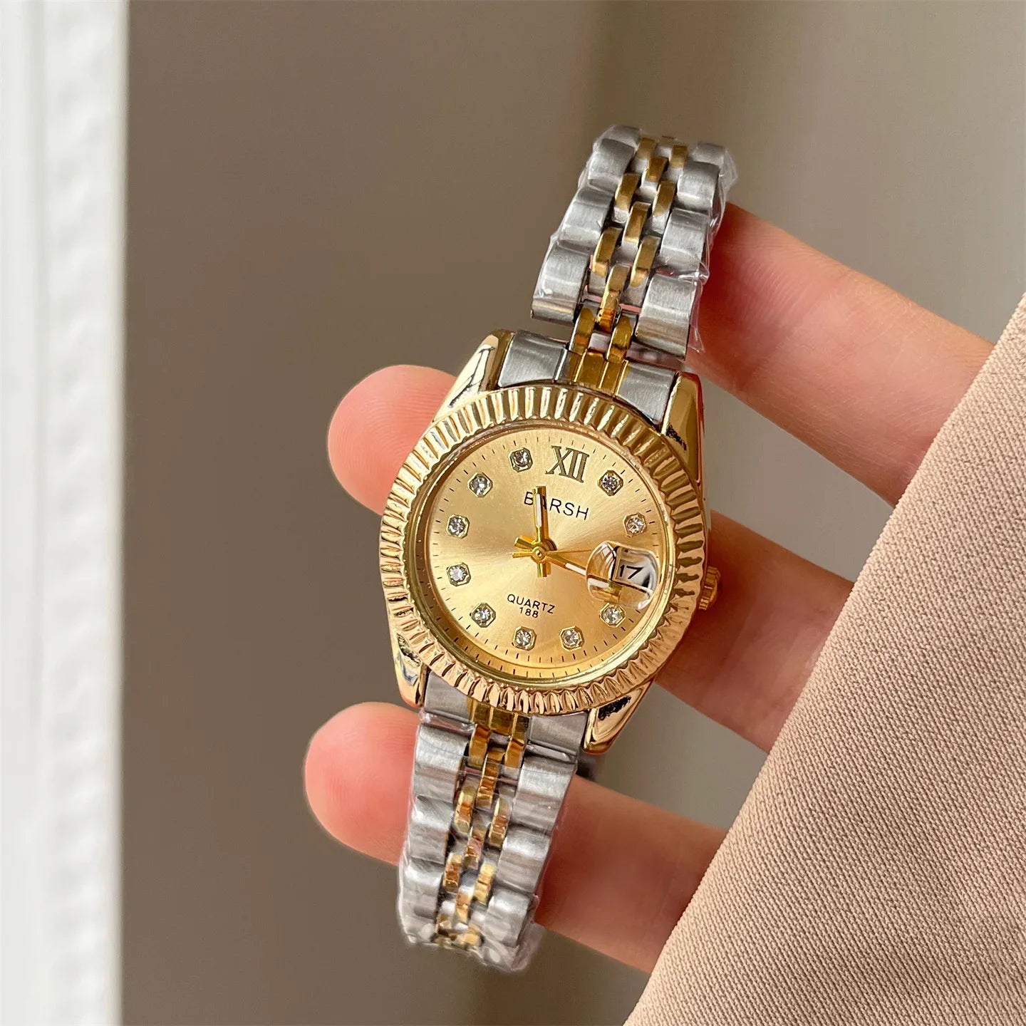 Gold Steel Strap Quartz Women's Watch Casual Diamond Point Calendar Round Dial Couple's Watch Ordinary Glass Mirror