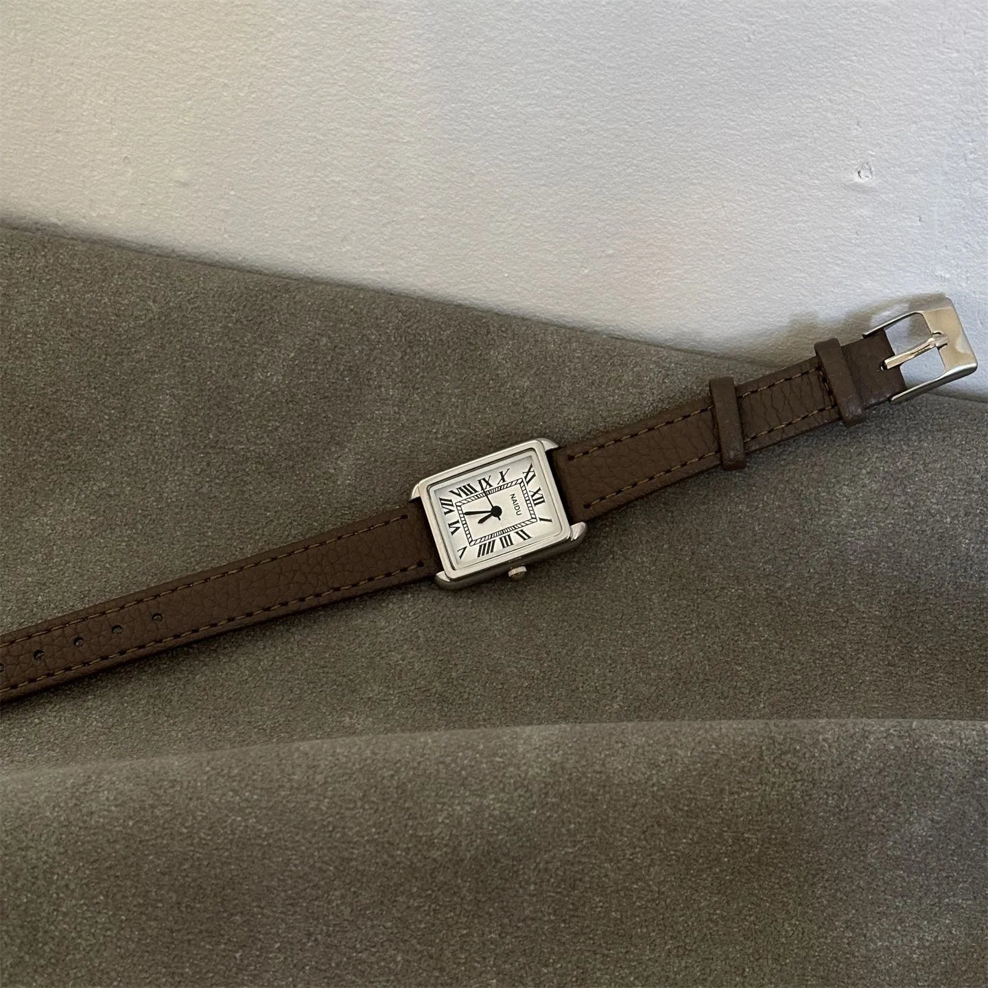 IEKE Minimalist Luxury Square Dial Leather Belt Women's Watch Casual Fashion Quartz Watch Elegant White Display Student Watch