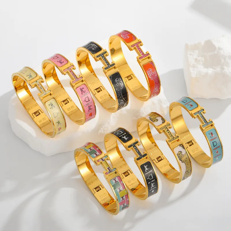 PVD Coated Real Gold Plated 18K Gold Animal Oval Titanium Steel Luxurious Simple Style Shiny Waterproof Non Tarnish Titanium Steel Bangle