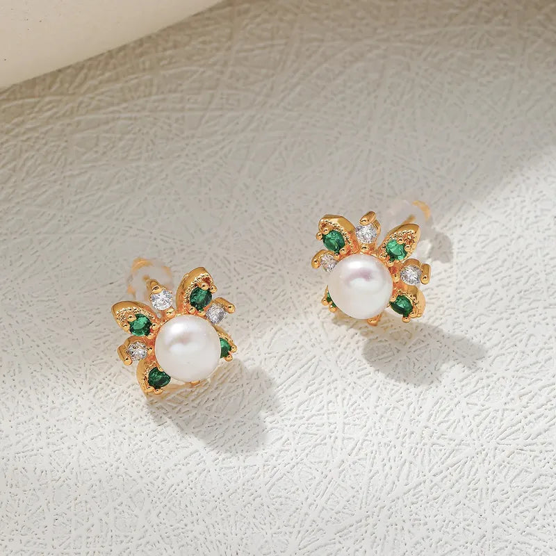 1 Pair Cute Simple Style Commute Flower Inlay Copper Natural Pearls Vary In Size, Please Consider Carefully Before Ordering! 18K Gold Plated Water Plating Ear Studs