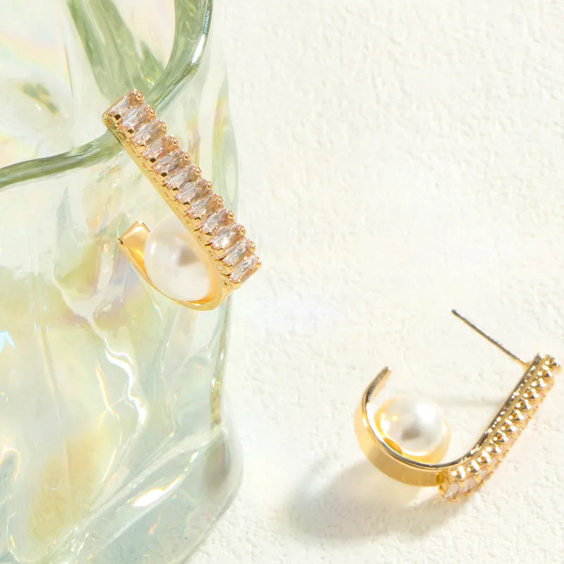 1 Pair Vintage Pearl Inlaid Diamond Arc Earrings Light Luxury Dual Element Design Formal Occasion Retro Style Elegant Eye-catching Ear Accessories