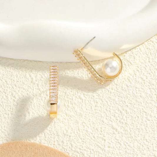 1 Pair Vintage Pearl Inlaid Diamond Arc Earrings Light Luxury Dual Element Design Formal Occasion Retro Style Elegant Eye-catching Ear Accessories