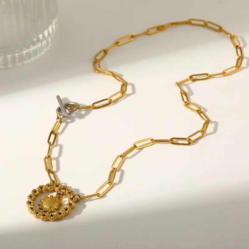 18K Gold Plated 201 Stainless Steel Vacuum Electroplating (In Furnace) Round Star Flower Electroplating Classic Paperclip Chain Pendant Necklace For Women