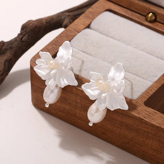 925 Sterling Silver Needle Copper Plated Bright Silver Flower Freshwater Pearl Drop Earrings Women Casual Holiday Jewelry