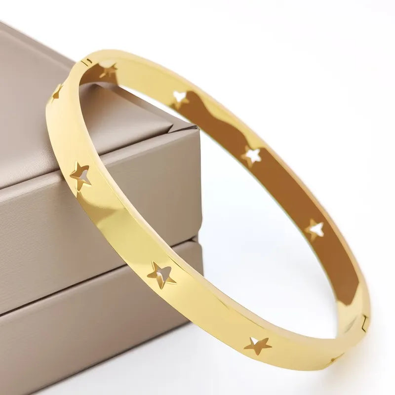 Elegant Hollow Star Design Bracelet Fashionable Sweet Style Suitable For Ladies Daily Wear To Family Gatherings Or Club Activities