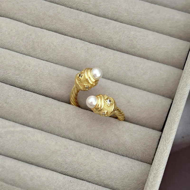 Elegant Open Line Ring In Gold Plated Copper With Zircon And Artificial Pearl Circular Design Suitable For Men And Women