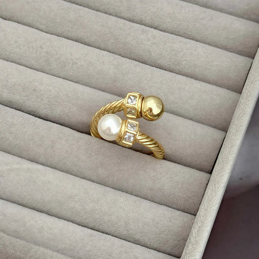Elegant Open Line Ring In Gold Plated Copper With Zircon And Artificial Pearl Circular Design Suitable For Men And Women