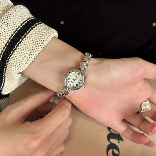 Elegant Oval Mother-of-Pearl Quartz Watch Women's Fashion Style Bracelet Watch Luxury Minimalist Round Dial Glass Mirror