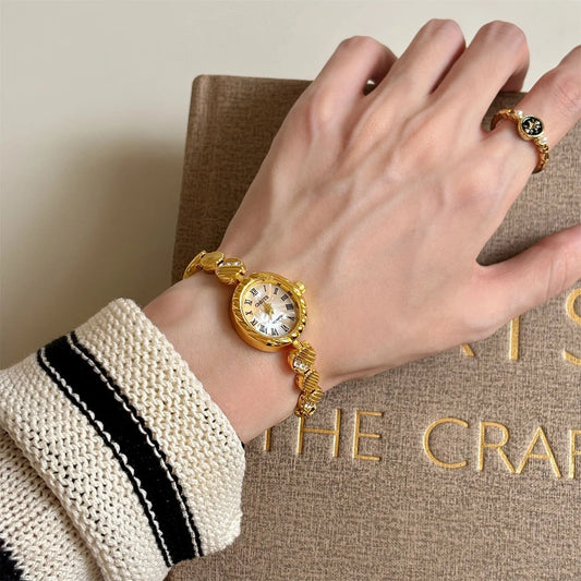 Elegant Oval Mother-of-Pearl Quartz Watch Women's Fashion Style Bracelet Watch Luxury Minimalist Round Dial Glass Mirror