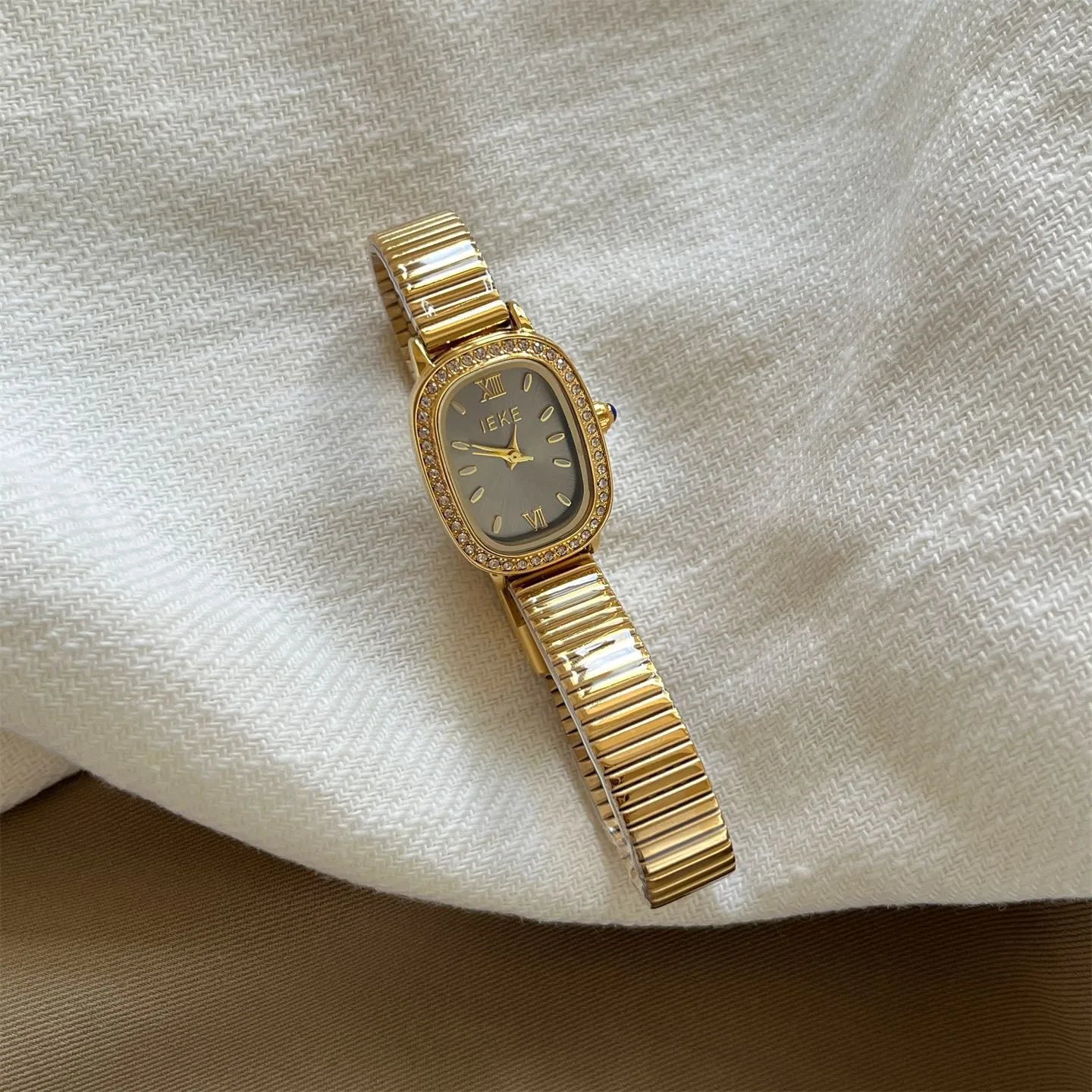 Elegant Oval Quartz Watch For Women Fashionable Lightweight Diamond Embedded Stainless Steel Bracelet Hand Chain Wristwatch