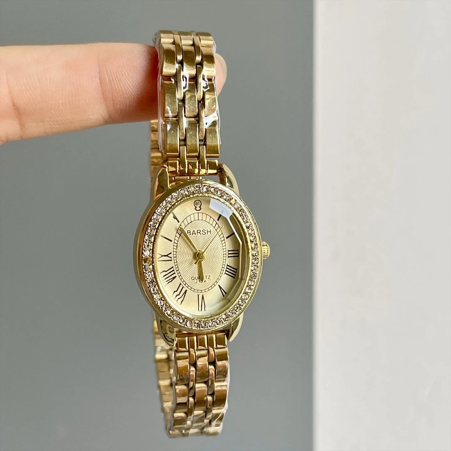 Elegant Quartz Women's Watch Diamond Embedded Roman Numerals Alloy Strap Heart Shaped Dial Fashionable Timepiece For Her