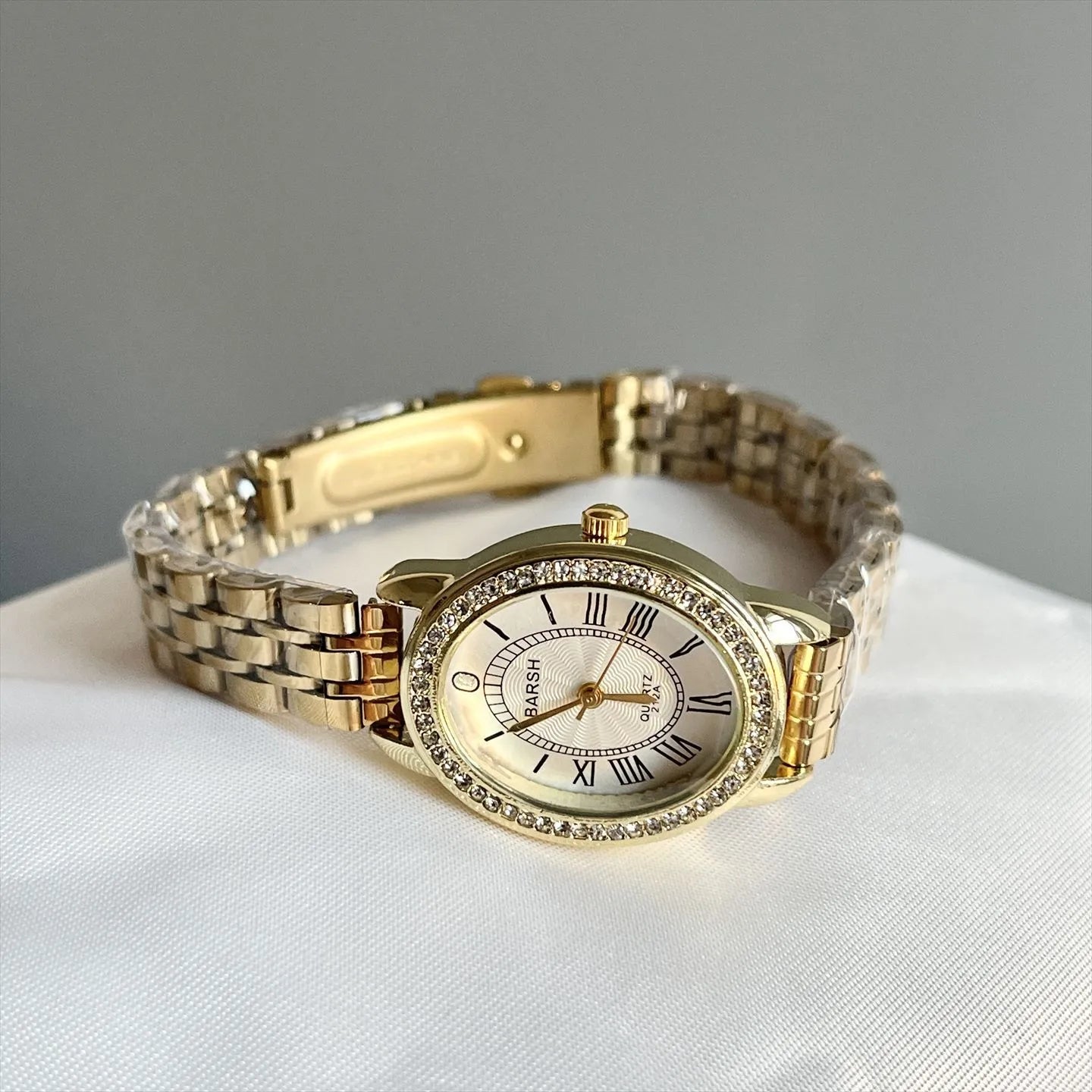 Elegant Quartz Women's Watch Diamond Embedded Roman Numerals Alloy Strap Heart Shaped Dial Fashionable Timepiece For Her