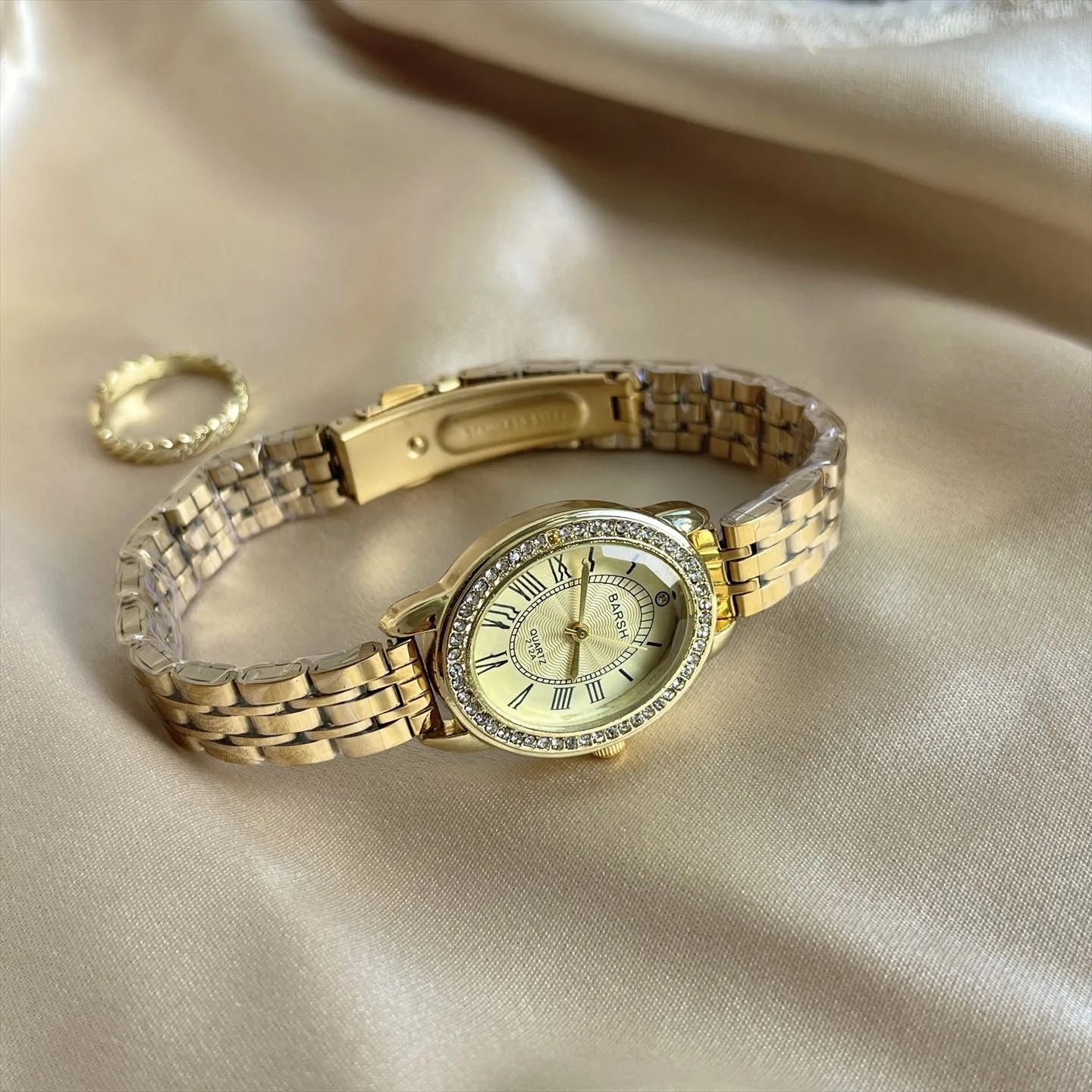 Elegant Quartz Women's Watch Diamond Embedded Roman Numerals Alloy Strap Heart Shaped Dial Fashionable Timepiece For Her