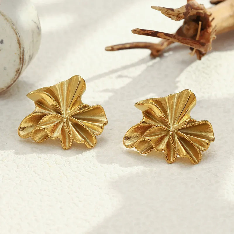 Elegant Vintage Stainless Steel Vacuum Electroplated 18K Gold Flower Stud Earrings Women's Fashion Personality Jewelry