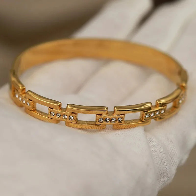 Elegant Women's Bracelet With Brick Design Hollow Out Iron Chain Clasp Titanium Steel Vacuum Plated 18K Gold With Zirconia Stones