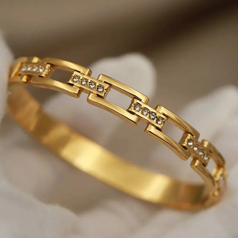 Elegant Women's Bracelet With Brick Design Hollow Out Iron Chain Clasp Titanium Steel Vacuum Plated 18K Gold With Zirconia Stones