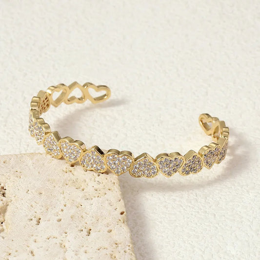 Fashionable 18K Plated Zircon Heart Bracelet Versatile Diamond Embedded Luxury Lightweight Women's Accessory Personalized Style