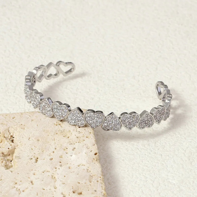 Fashionable 18K Plated Zircon Heart Bracelet Versatile Diamond Embedded Luxury Lightweight Women's Accessory Personalized Style