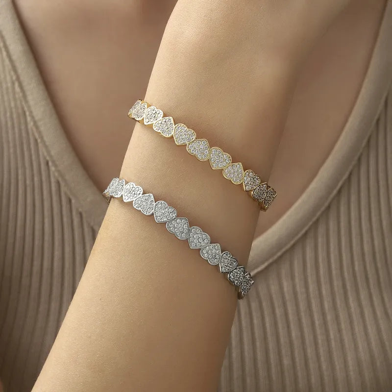 Fashionable 18K Plated Zircon Heart Bracelet Versatile Diamond Embedded Luxury Lightweight Women's Accessory Personalized Style
