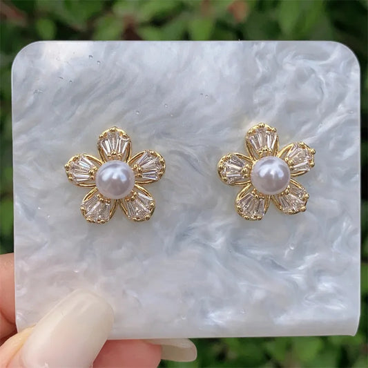 Fashionable Copper Plated 18K Gold Diamond Embedded Flower Heart Shaped Earrings Women's Daily Wear New Arrival Gift