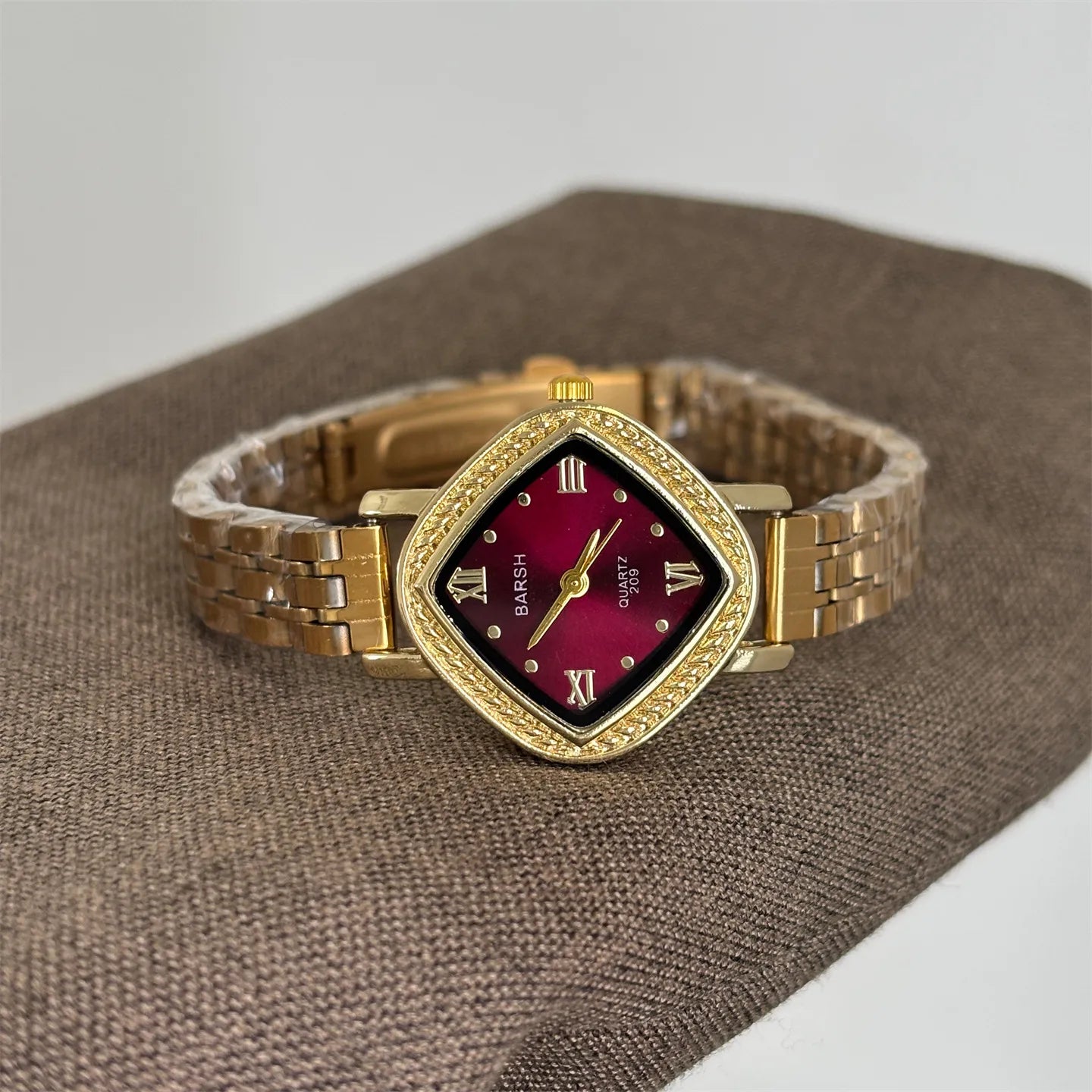 Fashionable Ladies Quartz Watch Diamond Shape Student Steel Belt Baroque Style Personalized Small Niche Watch By BARSH