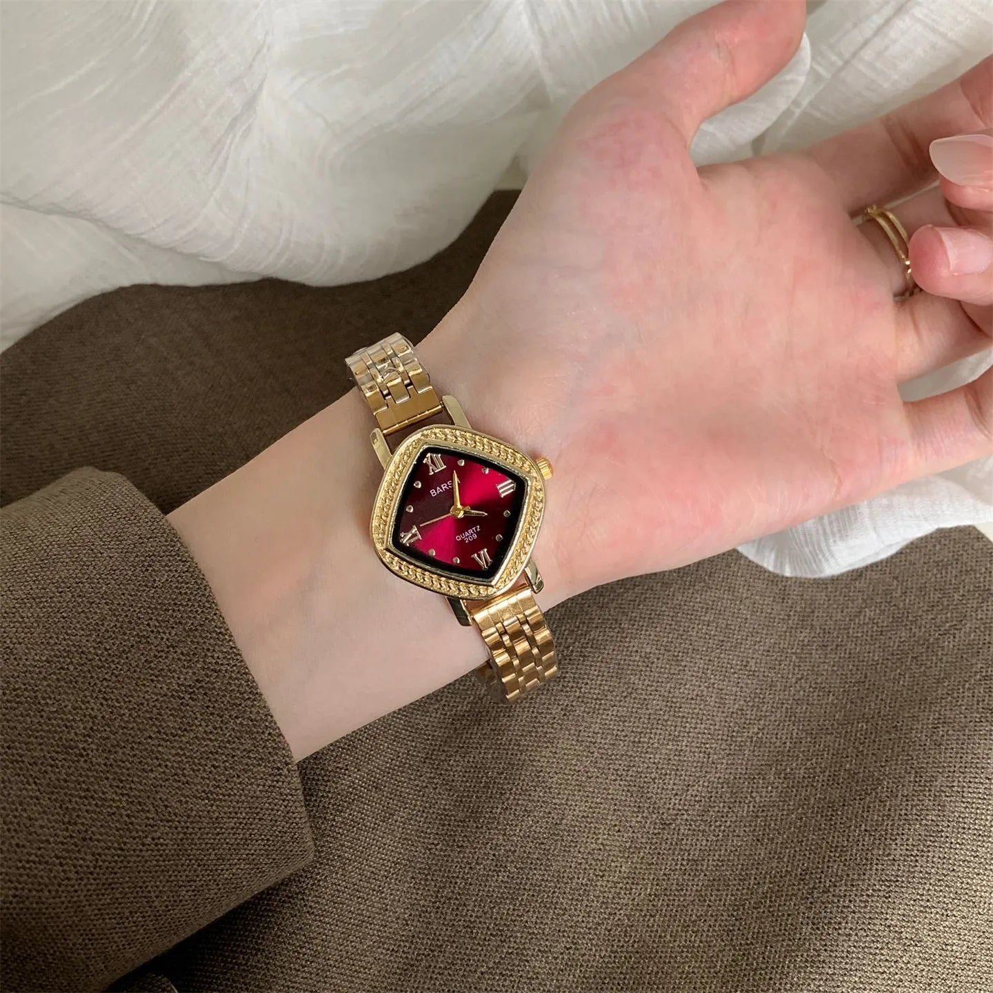 Fashionable Ladies Quartz Watch Diamond Shape Student Steel Belt Baroque Style Personalized Small Niche Watch By BARSH