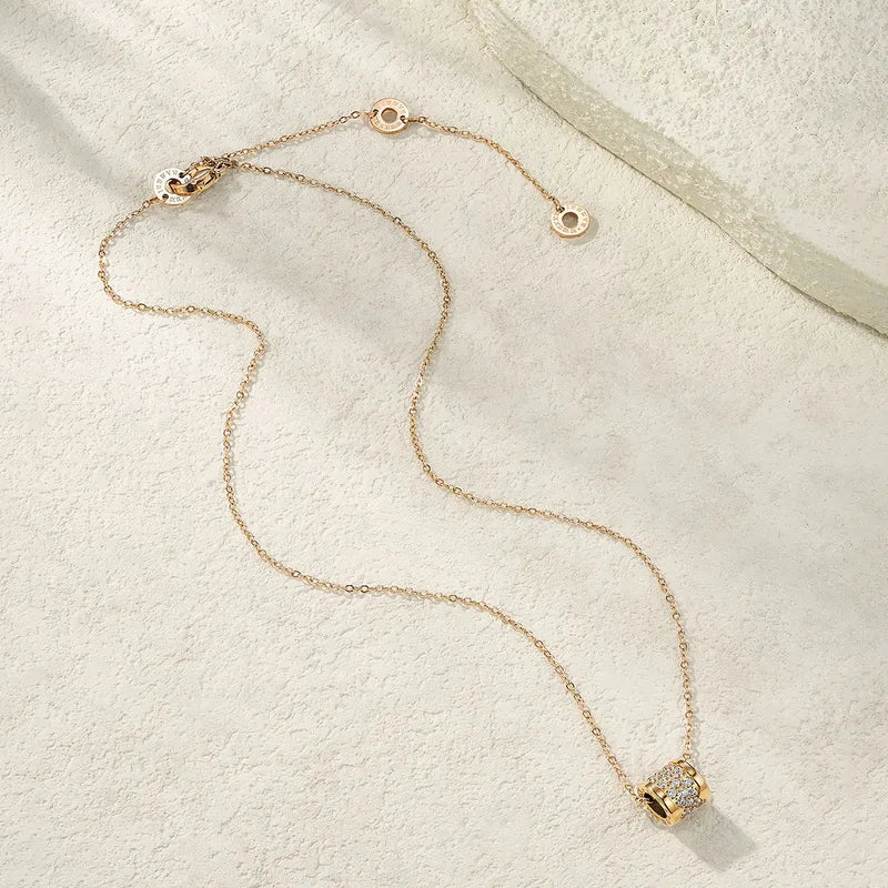Fashionable Luxury Column Pendant Clavicle Chain Women's Necklace Geometric Pattern 304 Stainless Steel Gold Plated Jewelry