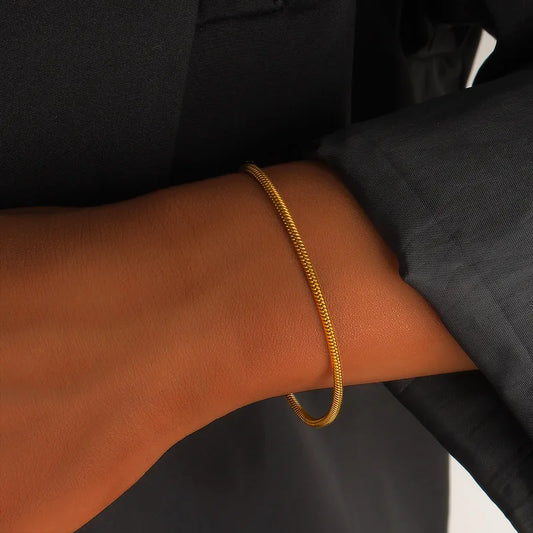 Fashionable Stainless Steel Bracelet Elegant Golden Color For Women High Quality Stylish Accessory Geometric Pattern