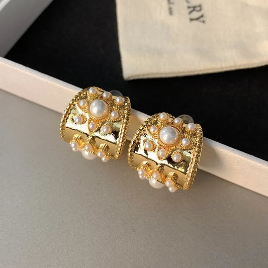 Golden Earring 3D Relief Floral Design Pearl Women's Fashion Jewelry Ear Studs High Quality Copper Material Elegant Accessory