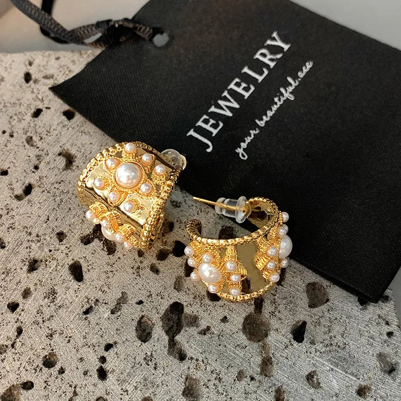 Golden Earring 3D Relief Floral Design Pearl Women's Fashion Jewelry Ear Studs High Quality Copper Material Elegant Accessory