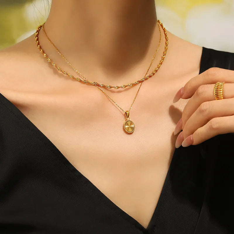 Golden Laser Cut Oval Pendant Necklace Stainless Steel PVD Plated Jewelry Women's Ins Style Geometric Pattern Titanium Steel