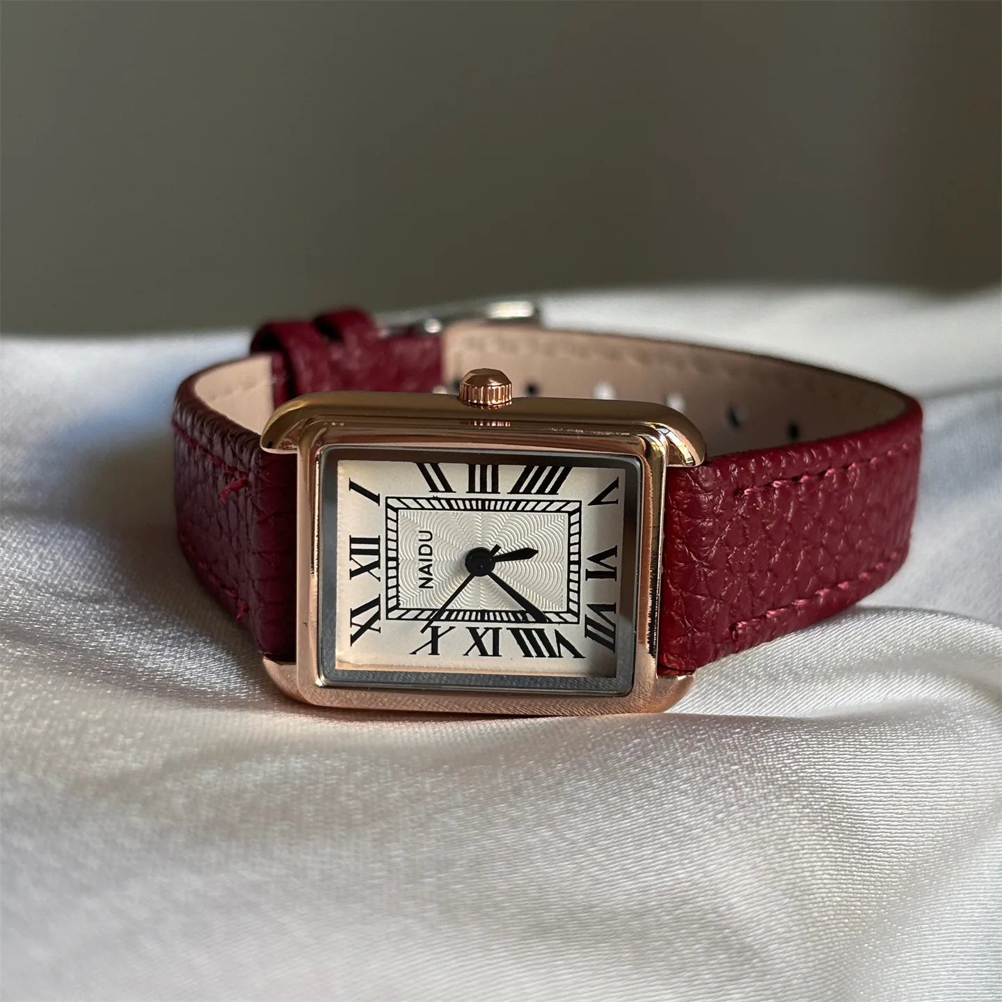 IEKE Minimalist Luxury Square Dial Leather Belt Women's Watch Casual Fashion Quartz Watch Elegant White Display Student Watch