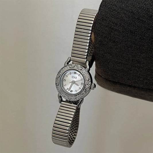 IEKE New Retro Relief Small Dial Women's Watch Elegant Miniature High-End Small Gold Watch Quartz Movement Round Face Glass Mirror