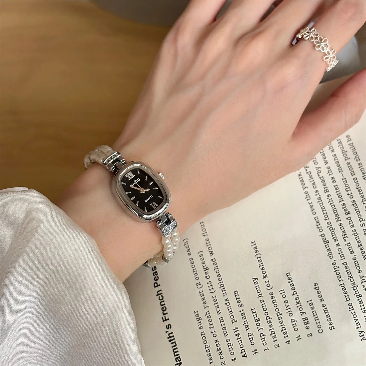 NAIDU New Pearl Women's Watch Elegant Quartz Simple Fashion Oval Dial Jewelry Clasp Female Model For Live Broadcast On TikTok