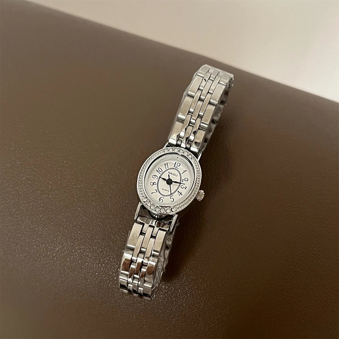 NAIDU Vintage Oval Quartz Watch Women's Diamond Embedded Stylish Retro Fashion Hand-Wound Wristwatch Elegant Timepiece
