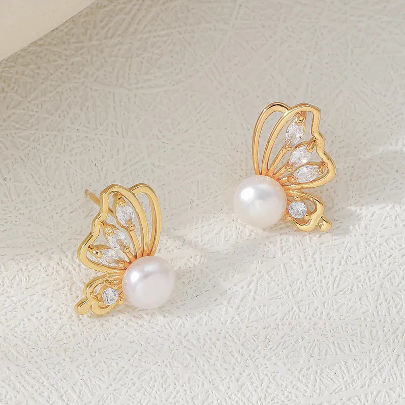 Natural Pearl Embedded Copper Plated 18K Gold Butterfly Earrings Fashionable Casual Romantic Commute Suitable For All Seasons