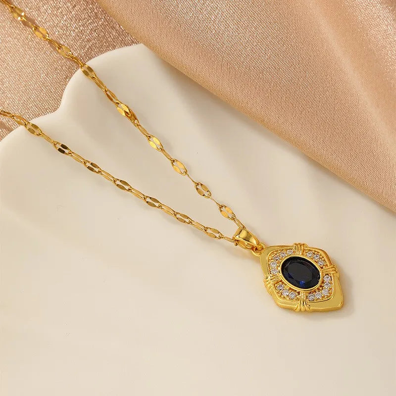 New Royal Gemstone Vintage Pendant Necklace High-End Elegant Niche Design Light Luxury Collarbone Chain Trend