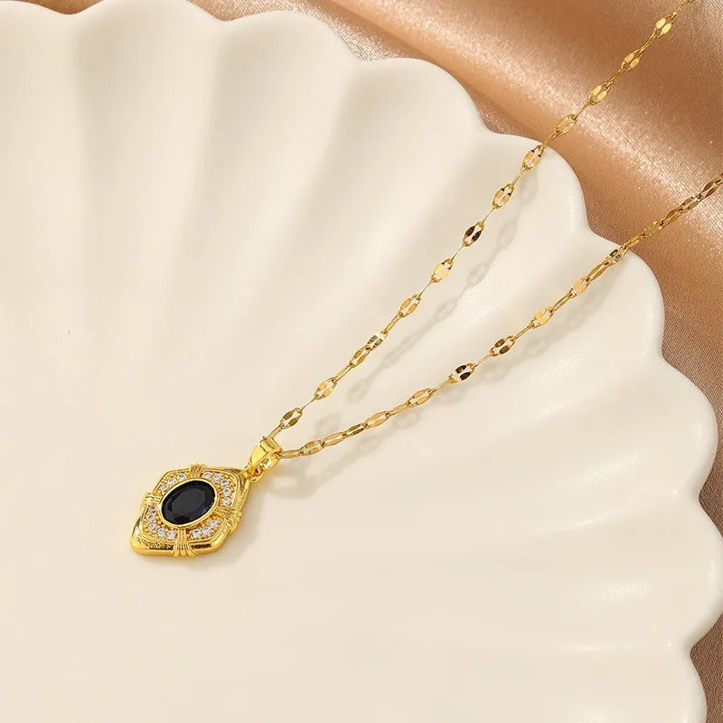 New Royal Gemstone Vintage Pendant Necklace High-End Elegant Niche Design Light Luxury Collarbone Chain Trend