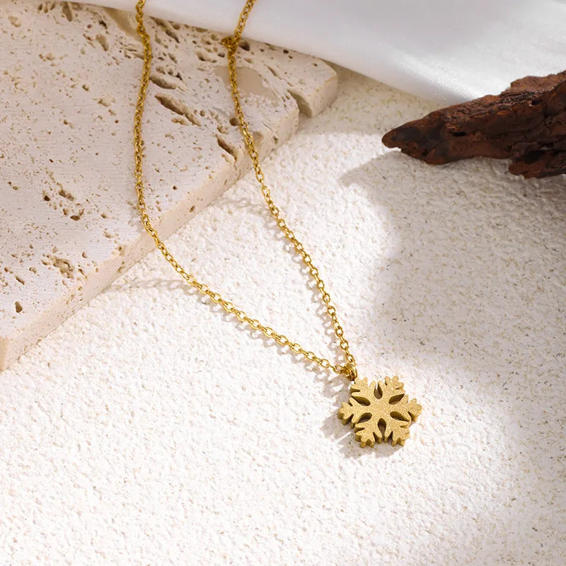 New Stylish Christmas Snowflake Pendant Necklace Stainless Steel Frosted Elegant Versatile Fashion Choker For Women