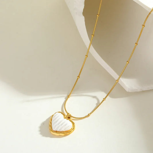 Retro Exaggerated 18K Gold Plated Stainless Steel Pearl Embedded Heart Pendant Necklace Women Casual Daily Date Selfie Gift