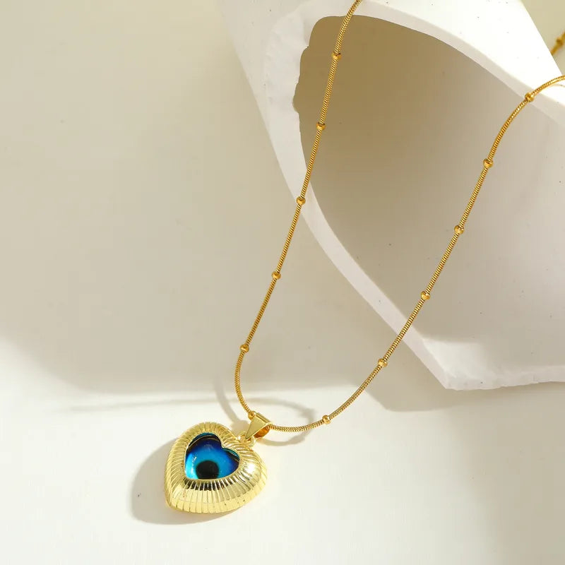 Retro Exaggerated 18K Gold Plated Stainless Steel Pearl Embedded Heart Pendant Necklace Women Casual Daily Date Selfie Gift