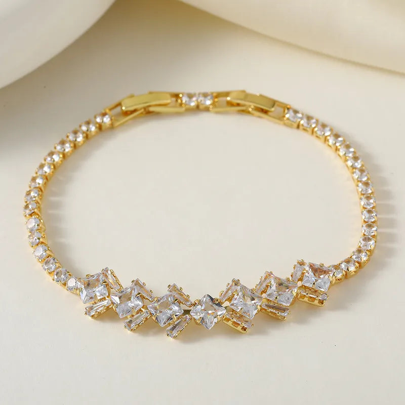 Romantic Luxury Copper Plated 14K Gold Embedded Zircon Heart Full Diamond Bracelet Elegant Sexy Sparkling Alluring Chain Accessory