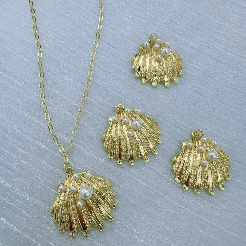 Romantic Sweet Copper Plated 18K Gold Faux Pearl Shell Pendant Necklace Women's Casual Queen Simple Style Wave Chain Jewelry