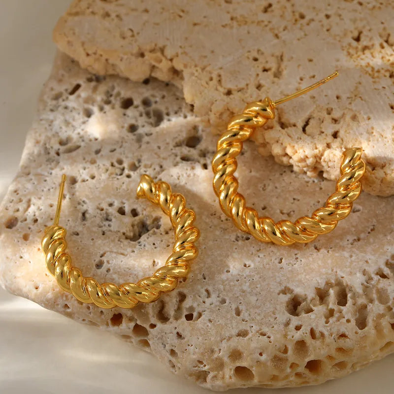 Simple Elegant Copper Plated Fake Gold Twisted C-Shape Pendant Earrings Fashionable Geometric Design For Party And Date