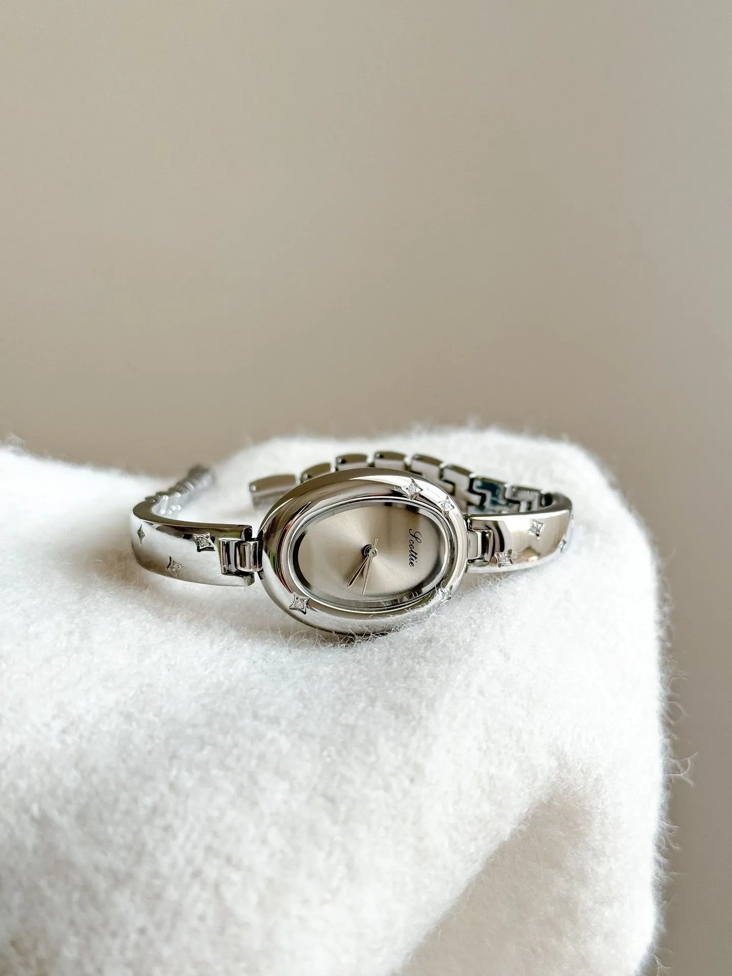 Stylish Quartz Women's Watch With Oval Bath Bracelet Simple Luxury Gold Handbag Poetic Gaudi Elegant Timepiece For Ladies