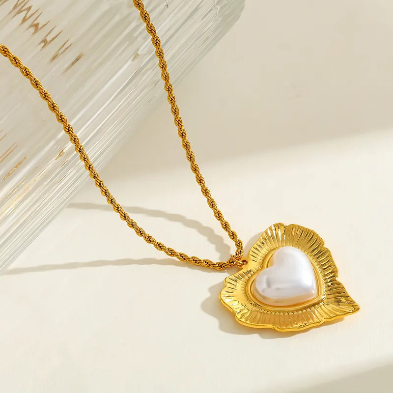 Sweet Cute 18K Gold Plated Stainless Steel Pearl Embedded Heart Pendant Necklace Casual Romantic Commute Style Weekend Indoor Daily Festival